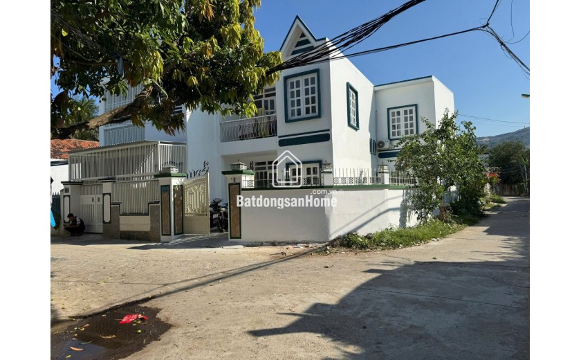 Nhà Vĩnh Thạnh – 2 Mặt Tiền – Ô Tô Ra Vào – Giá Mềm